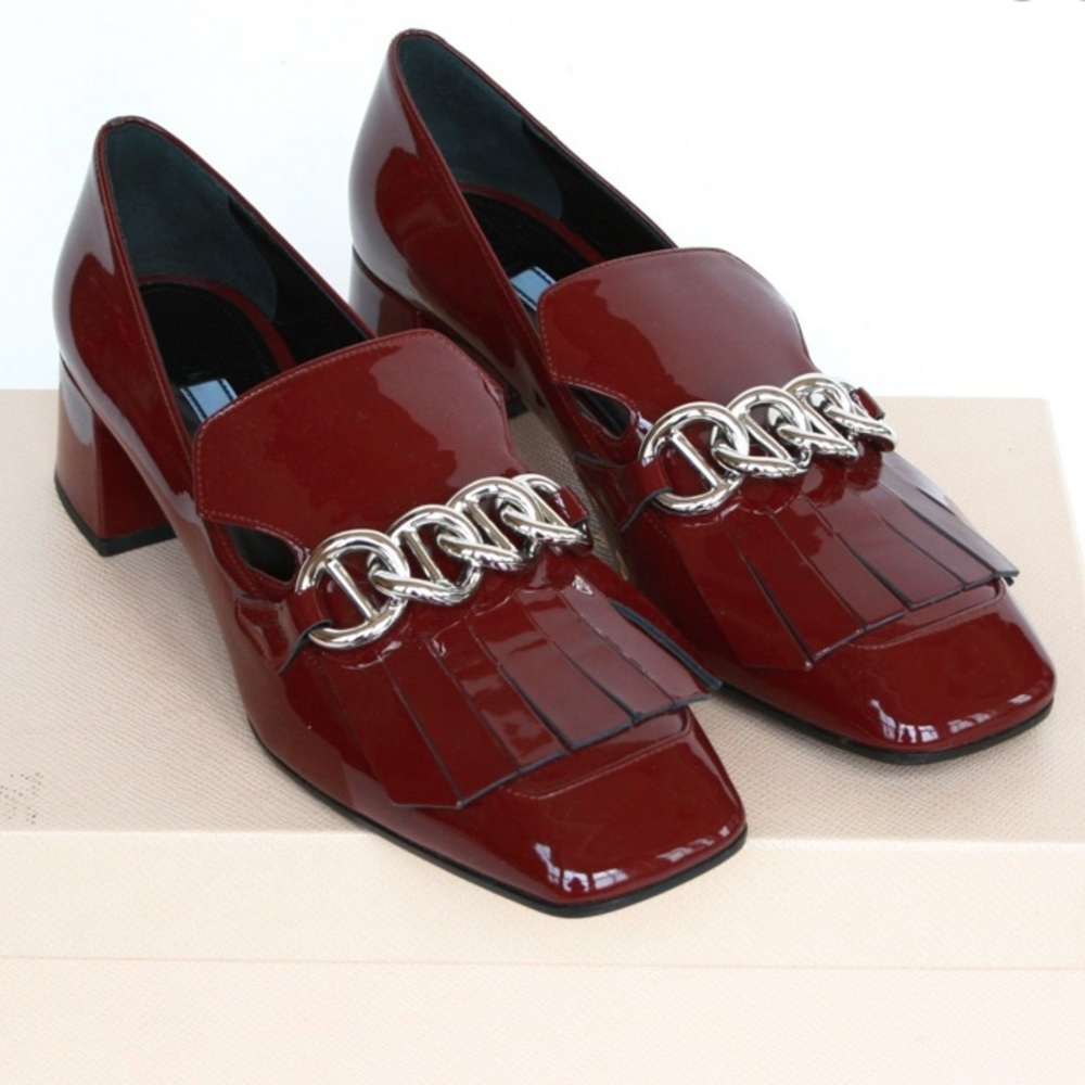 Prada patent leather loafer with chain and kiltie